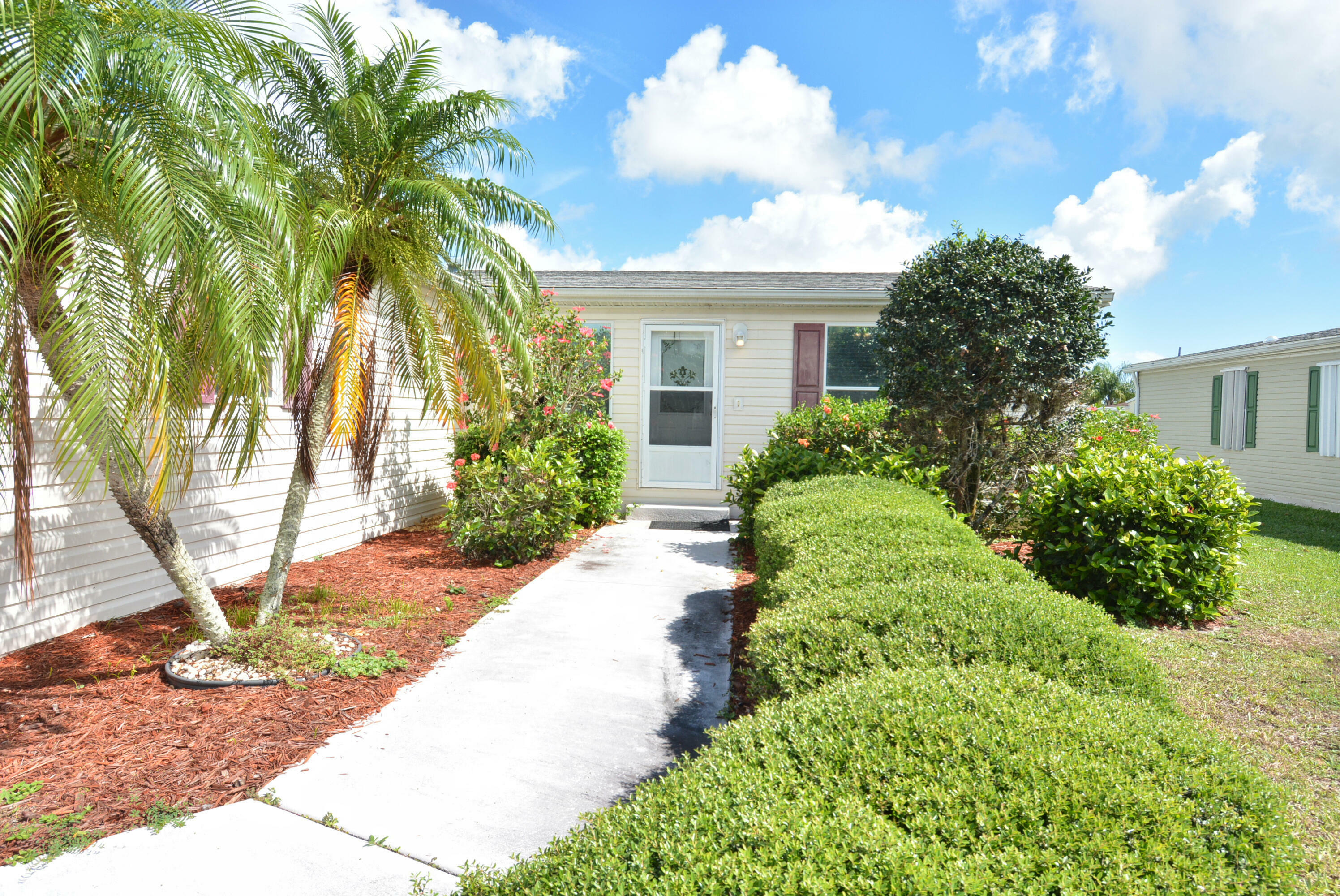 Property Photo: 7809 Horned Lark Circle FL 34952