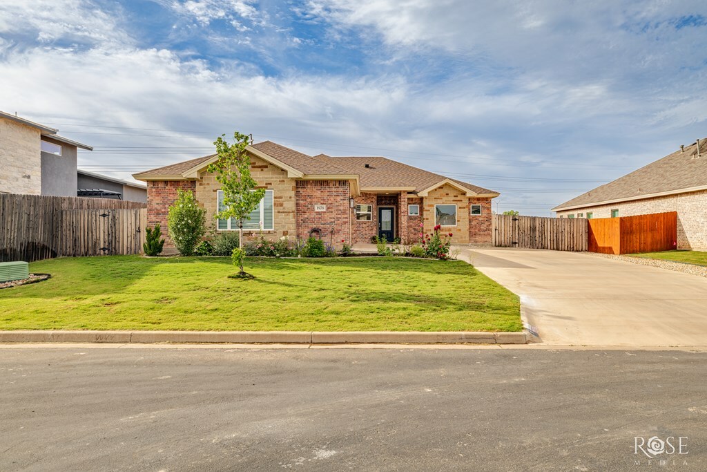 Property Photo: 1978 Colonial Dr TX 76904