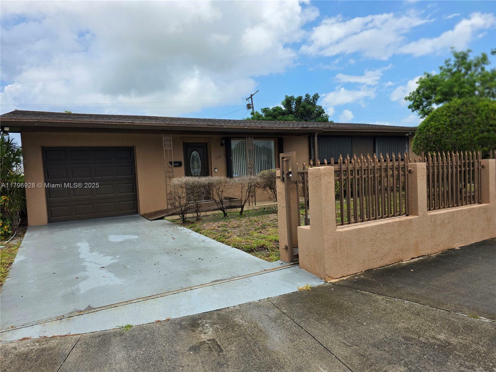 Property Photo: 11615 Lincoln Blvd FL 33176