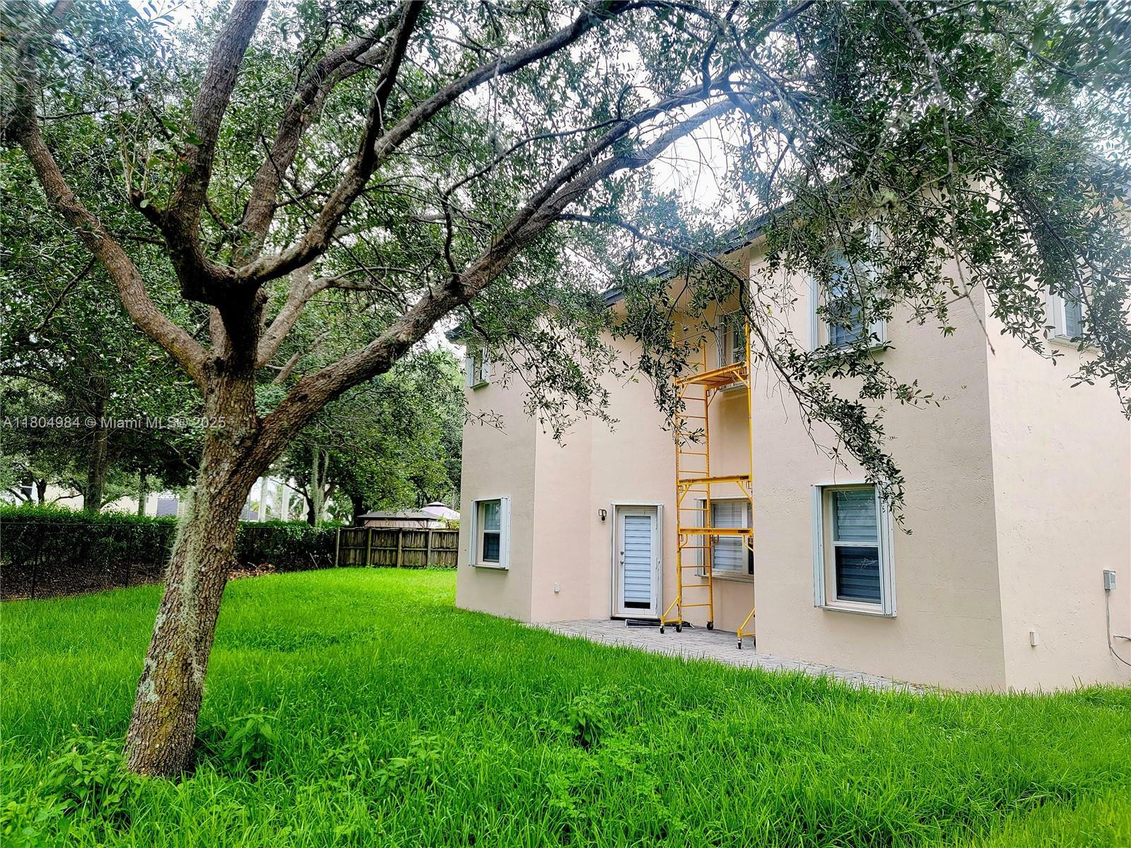 Property Photo: 285 NE 32nd Ter . FL 33033