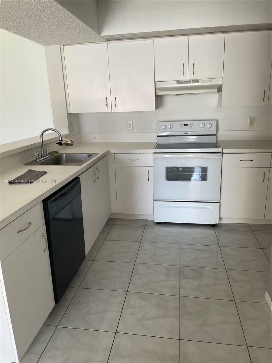 Property Photo: 18890 NW 57th Ave 305 FL 33015