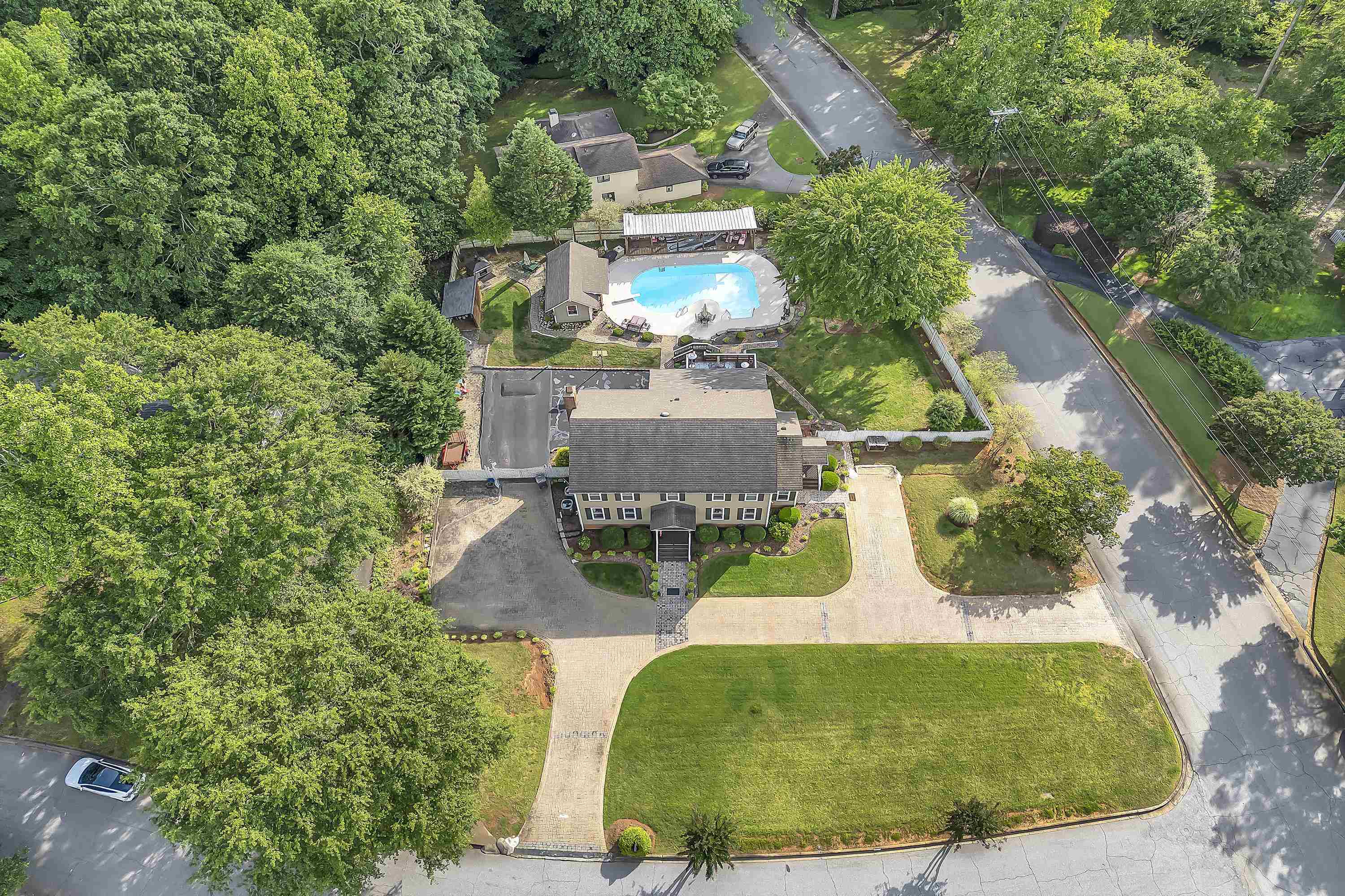 Property Photo: 202 Fernbrook Circle SC 29307