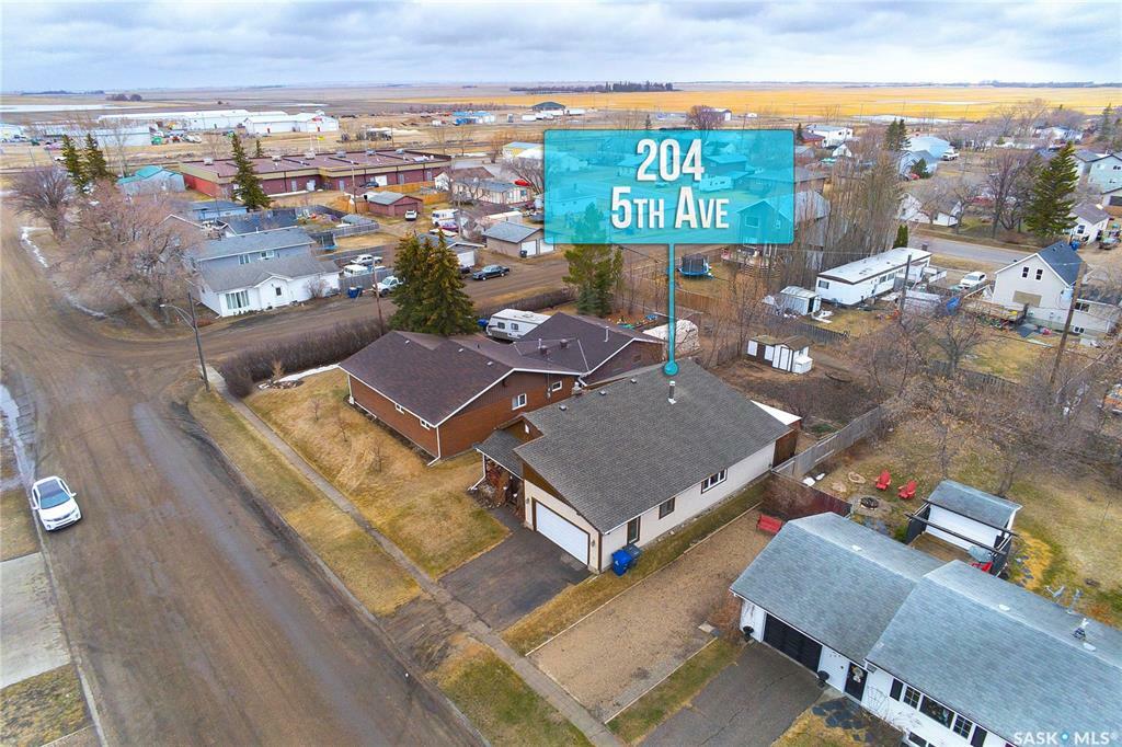 Property Photo:  204 5th Avenue  SK S0K 0A0 