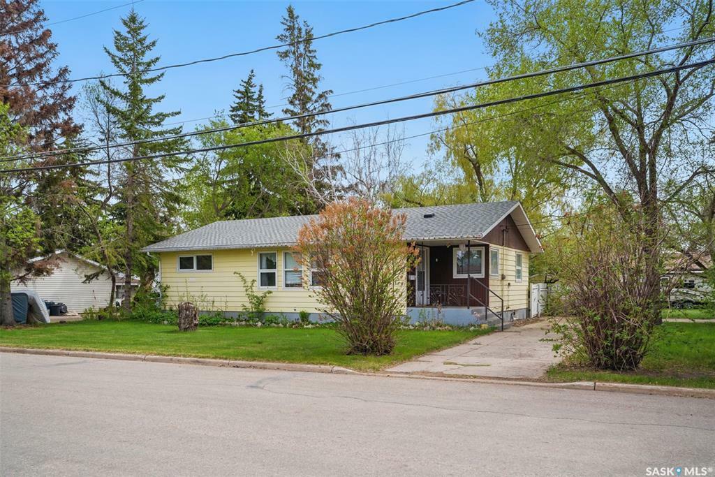 Property Photo:  6011 5th Street W  SK S0K 2H0 