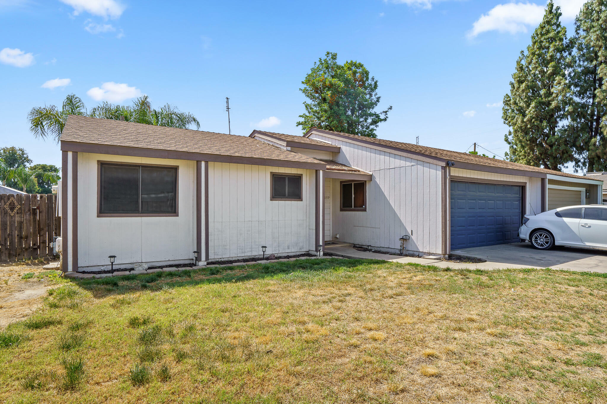 Property Photo: 1437 W Walnut Avenue CA 93277