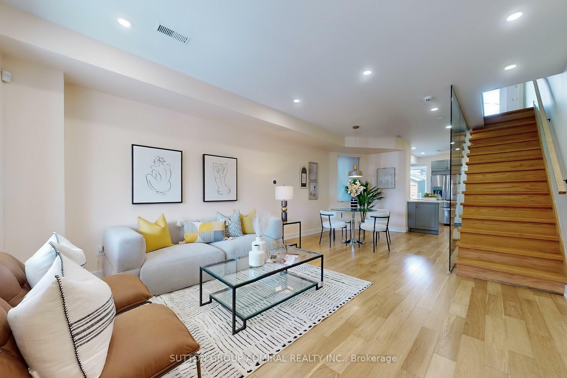 Photo de la propriété: 1216 Davenport Road ON M6H 2G8