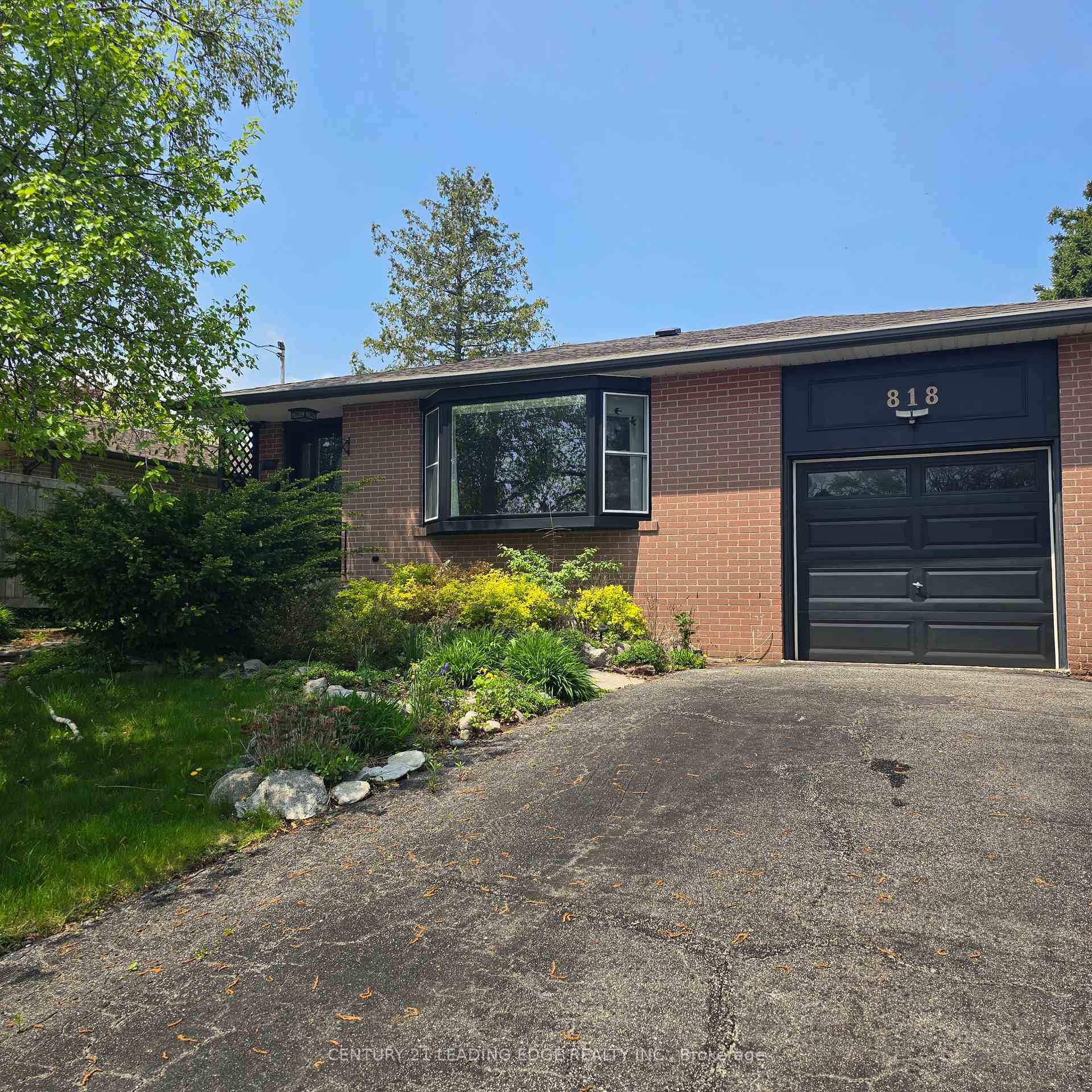 Photo de la propriété: 818 Sanok Drive ON L1W 2R2