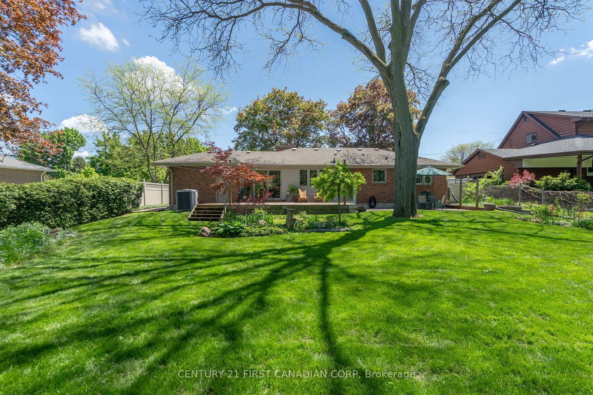 Photo de la propriété: 631 Oakridge Drive E ON N6H 3G3