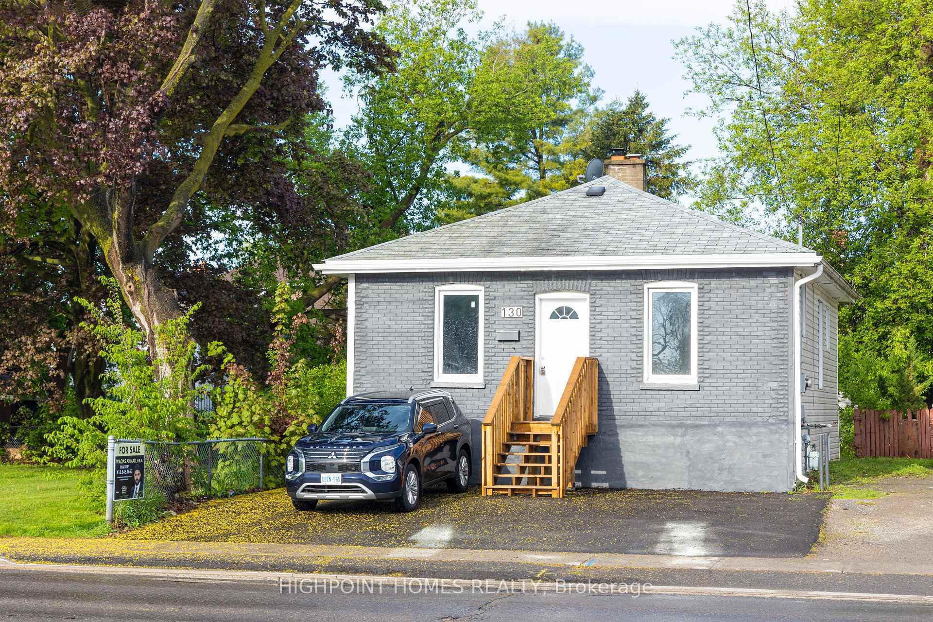 Property Photo: 130 Park Road S ON L1J 4G9