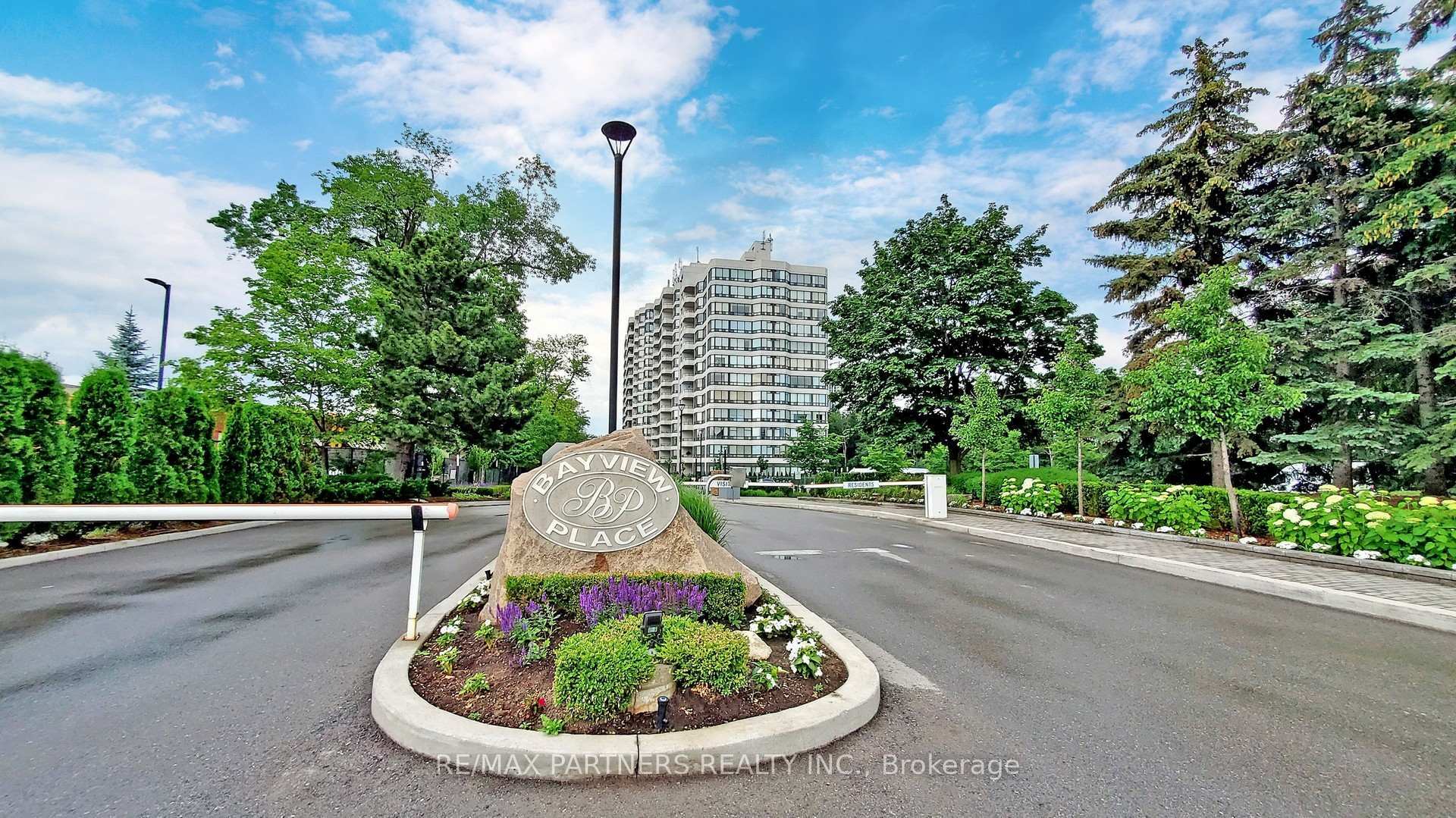 Property Photo: 8501 Bayview Avenue 907 ON L4B 3J7