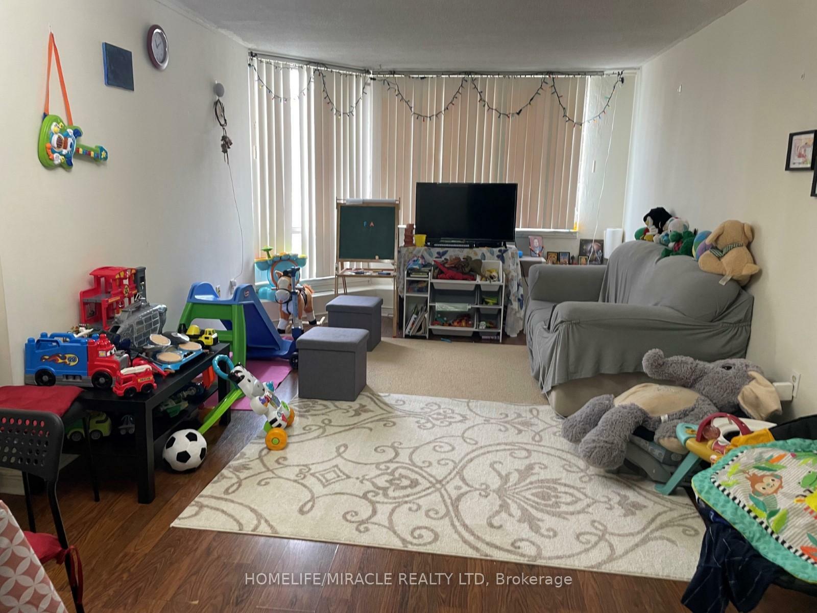 Property Photo: 25 Fairview Road W 303 ON L5B 3Y8