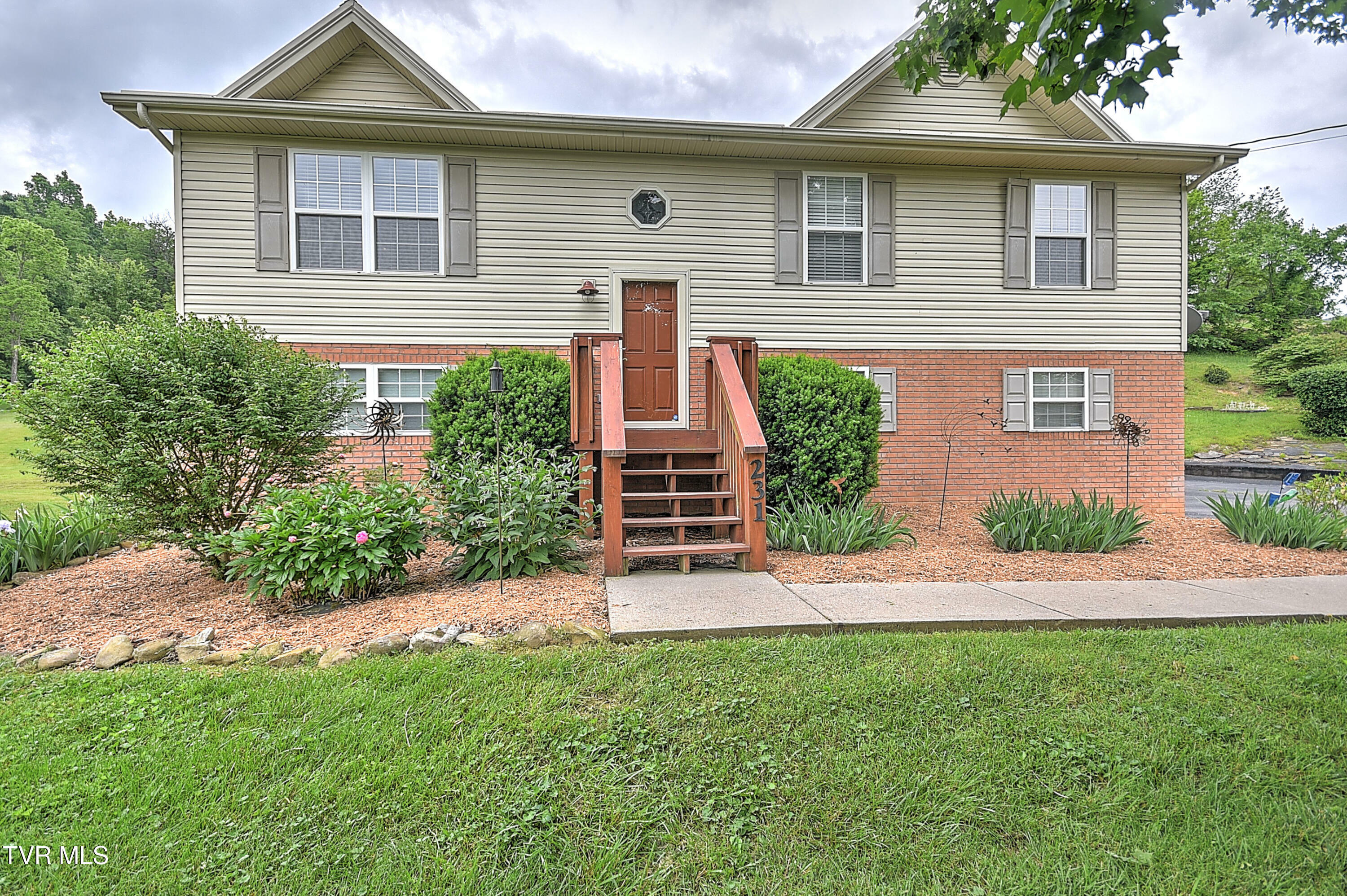 Property Photo: 231 Maple Ridge Drive TN 37659