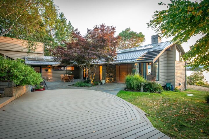 Property Photo: 1100 Sunset Dr BC V8K 1E6