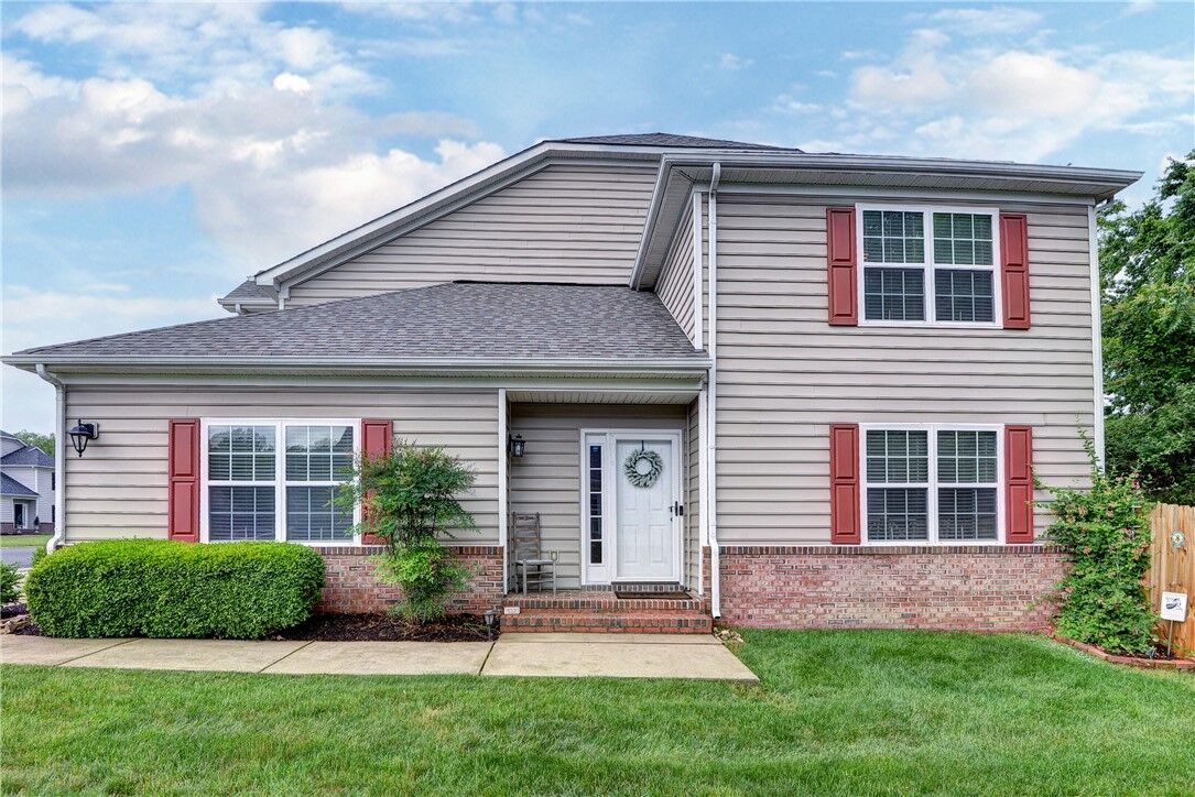 Property Photo:  603 Commons Way  VA 23185 