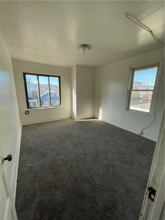 Property Photo: 1818 Kenneth Ave PA 15068