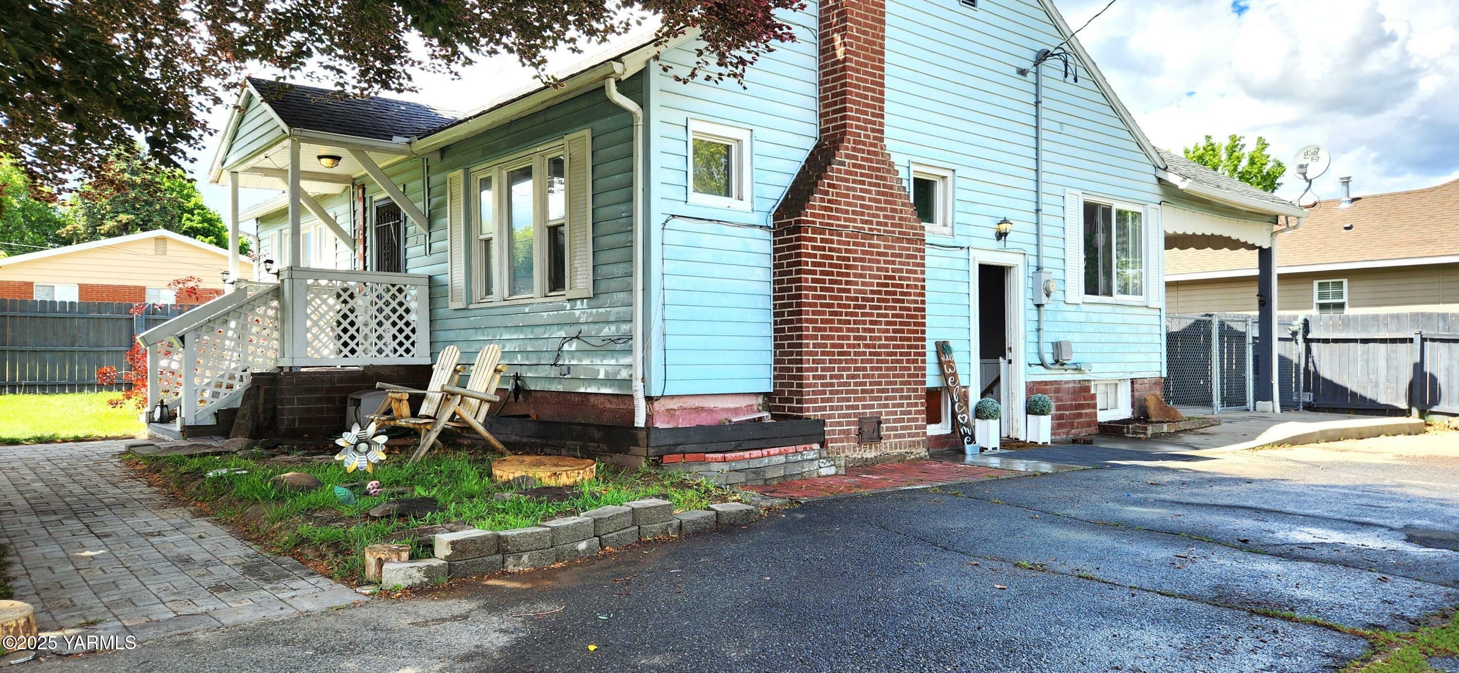 Property Photo: 4511 Englewood Ave Ave WA 98908
