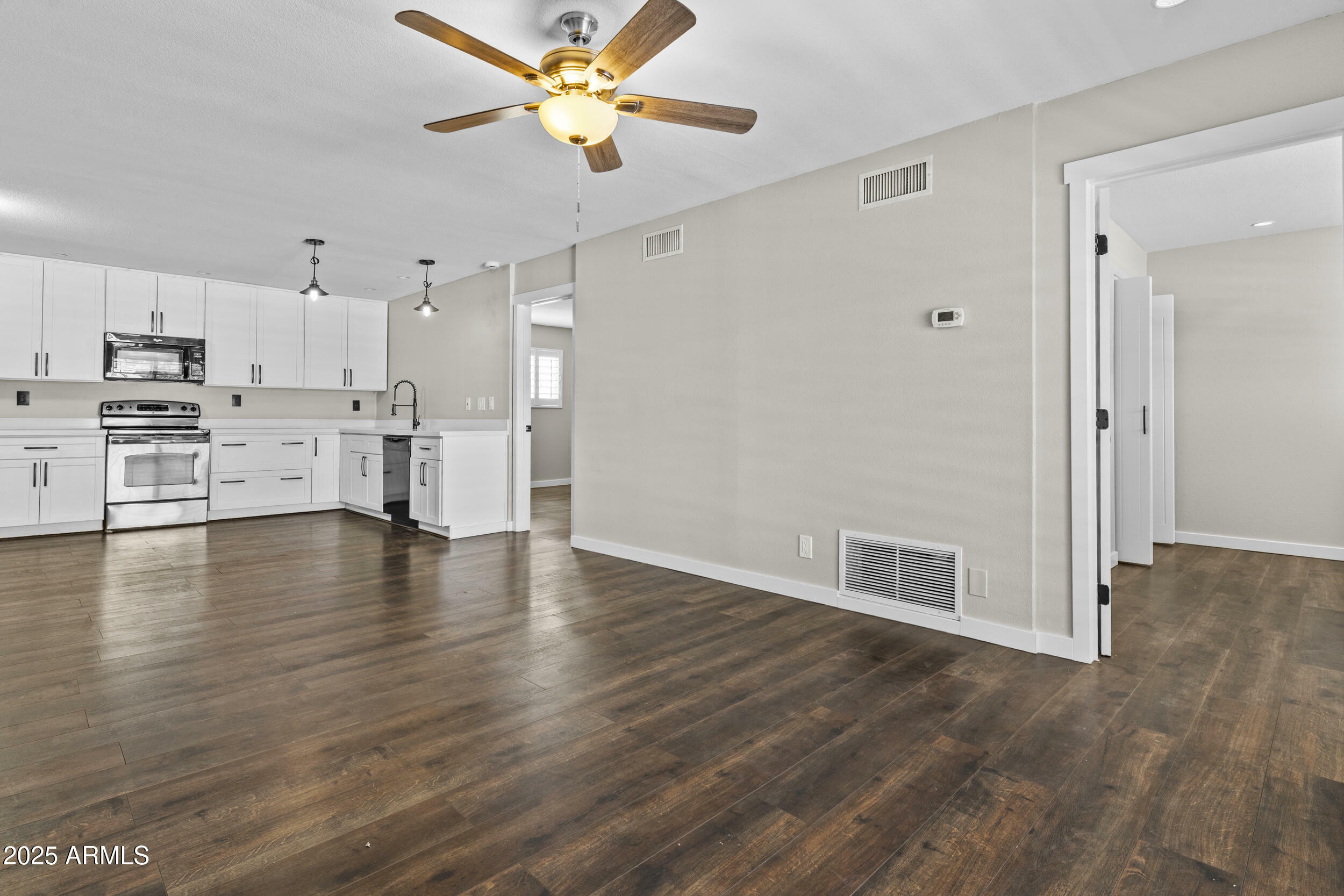 Property Photo: 5525 E Thomas Road K16 AZ 85018