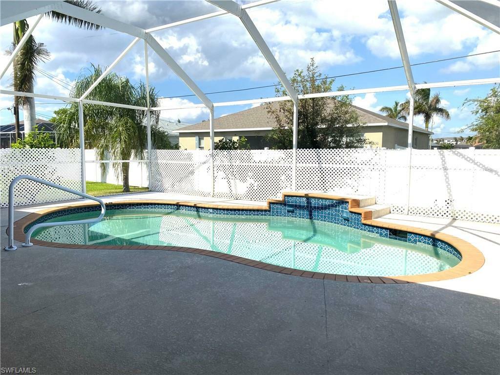 Property Photo: 1733 SW 40th Ter FL 33914