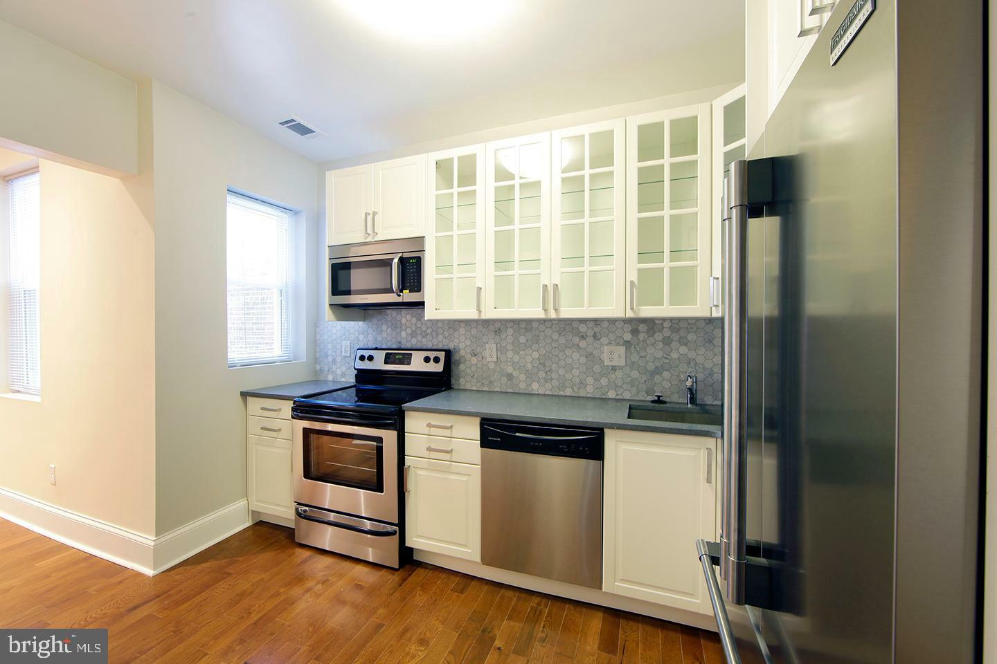 Property Photo: 335 W Girard Avenue 2nd &Amp 3rd Floor PA 19123