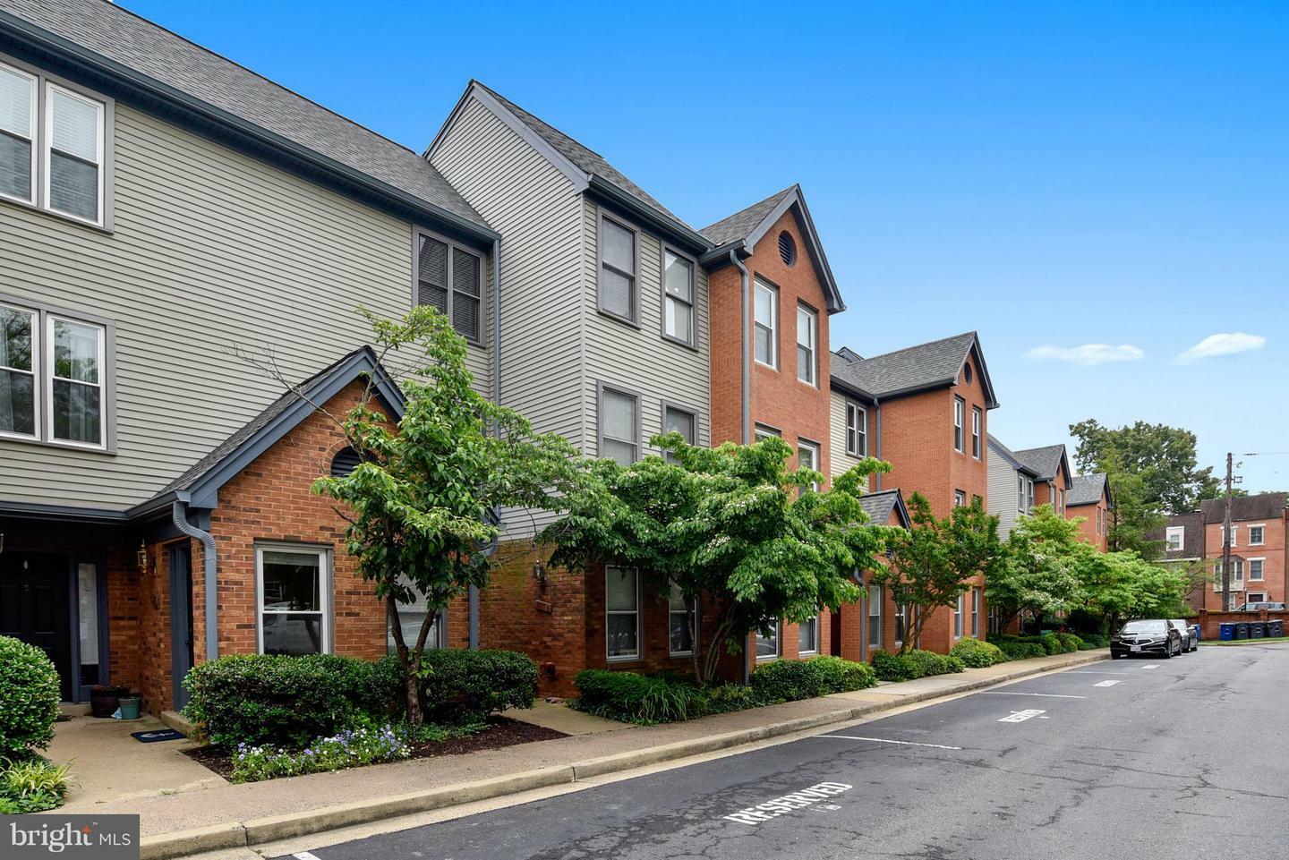 Property Photo: 2107 Rolfe Street D VA 22209