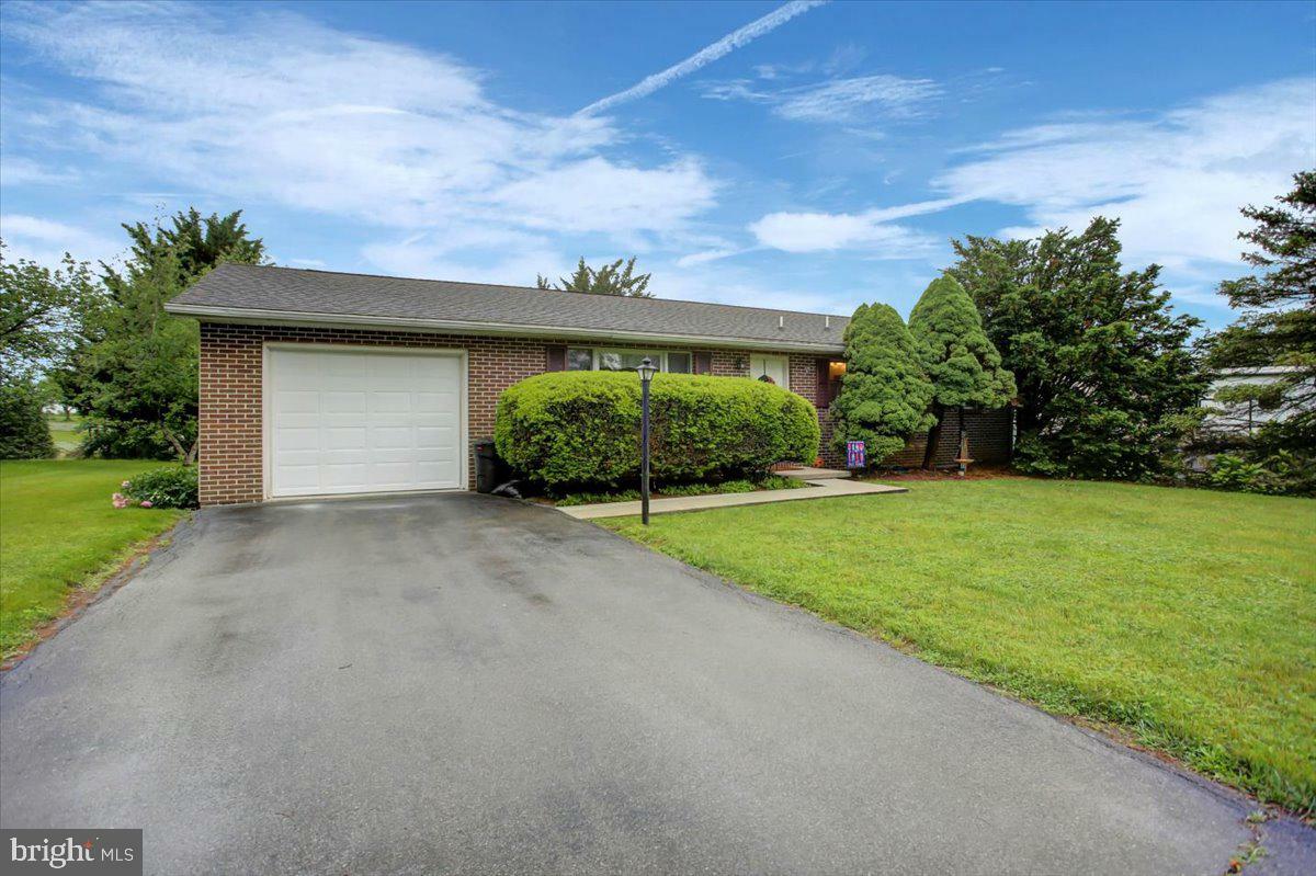 Property Photo: 1536 Farm Lane PA 17225