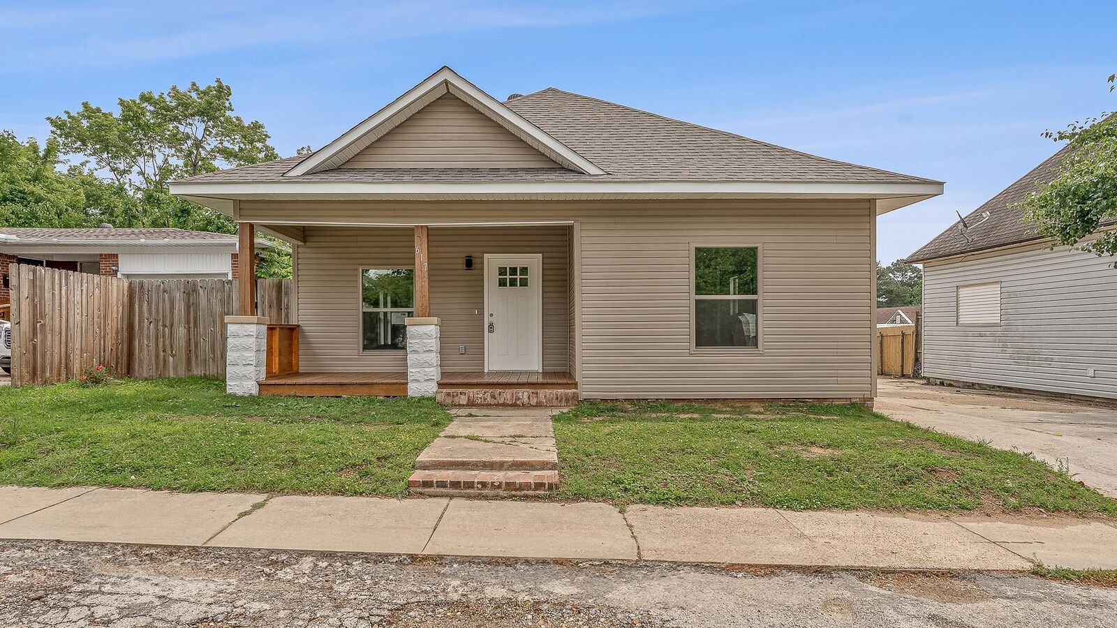 Property Photo: 617 S 7th Street AR 72450