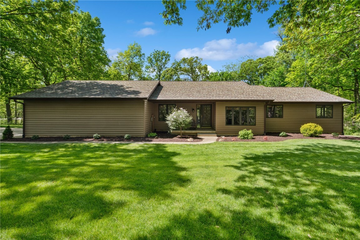 Property Photo: 1445 NE Butternut Ln IA 52338