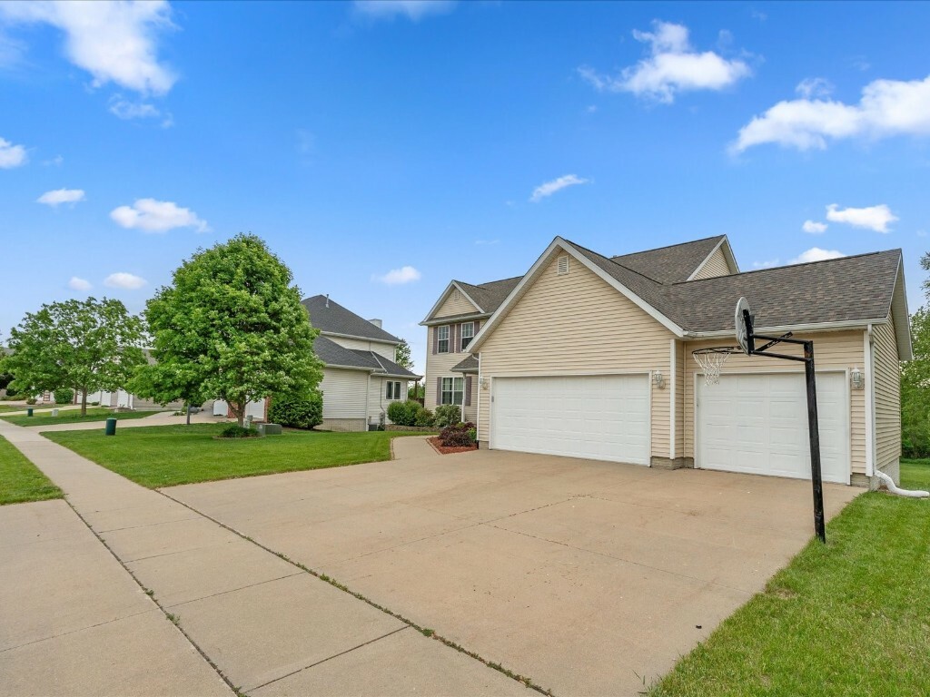 Property Photo: 3010 Newcastle Road IA 52302