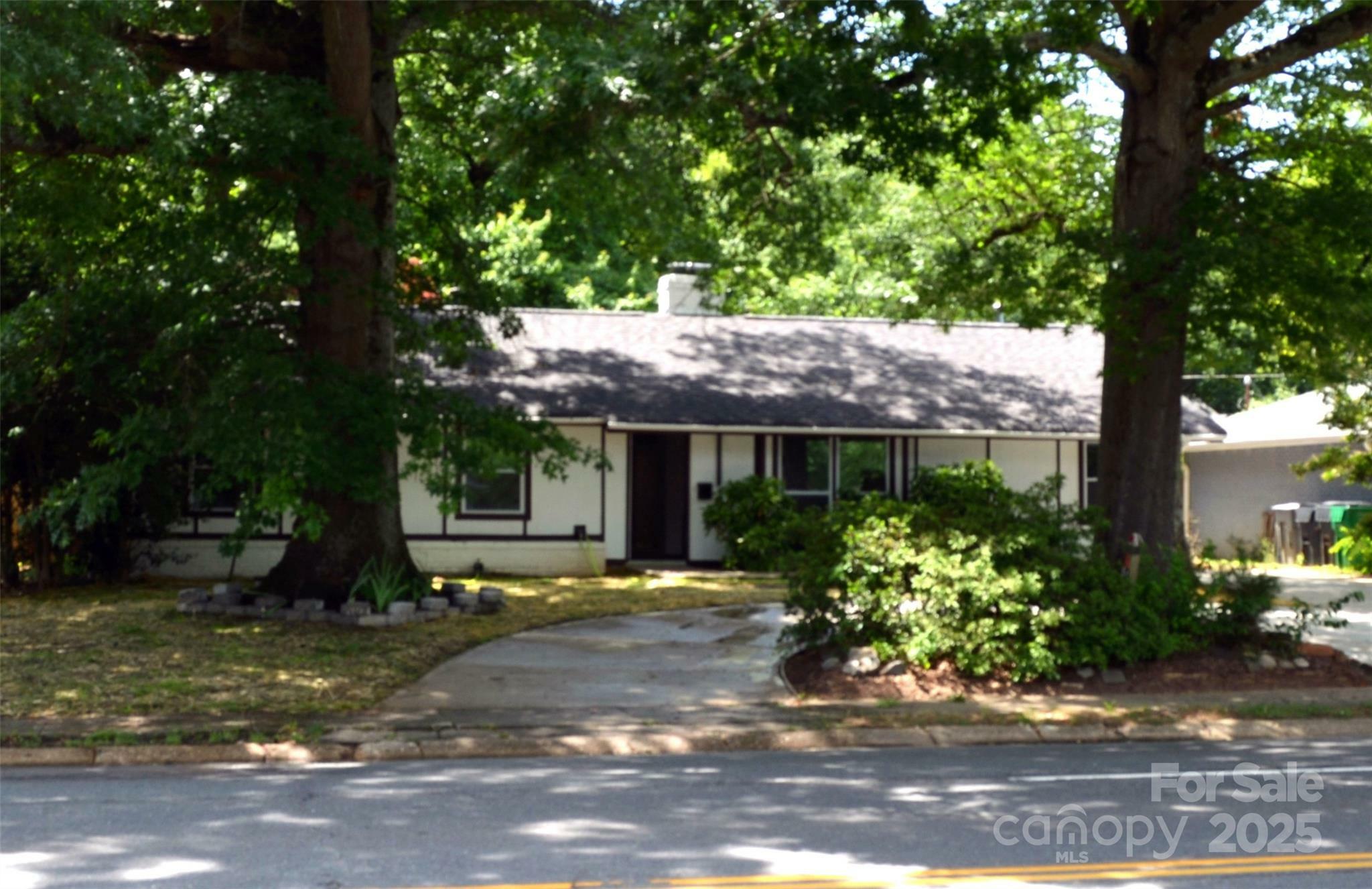Property Photo: 2000 Tyvola Road NC 28210