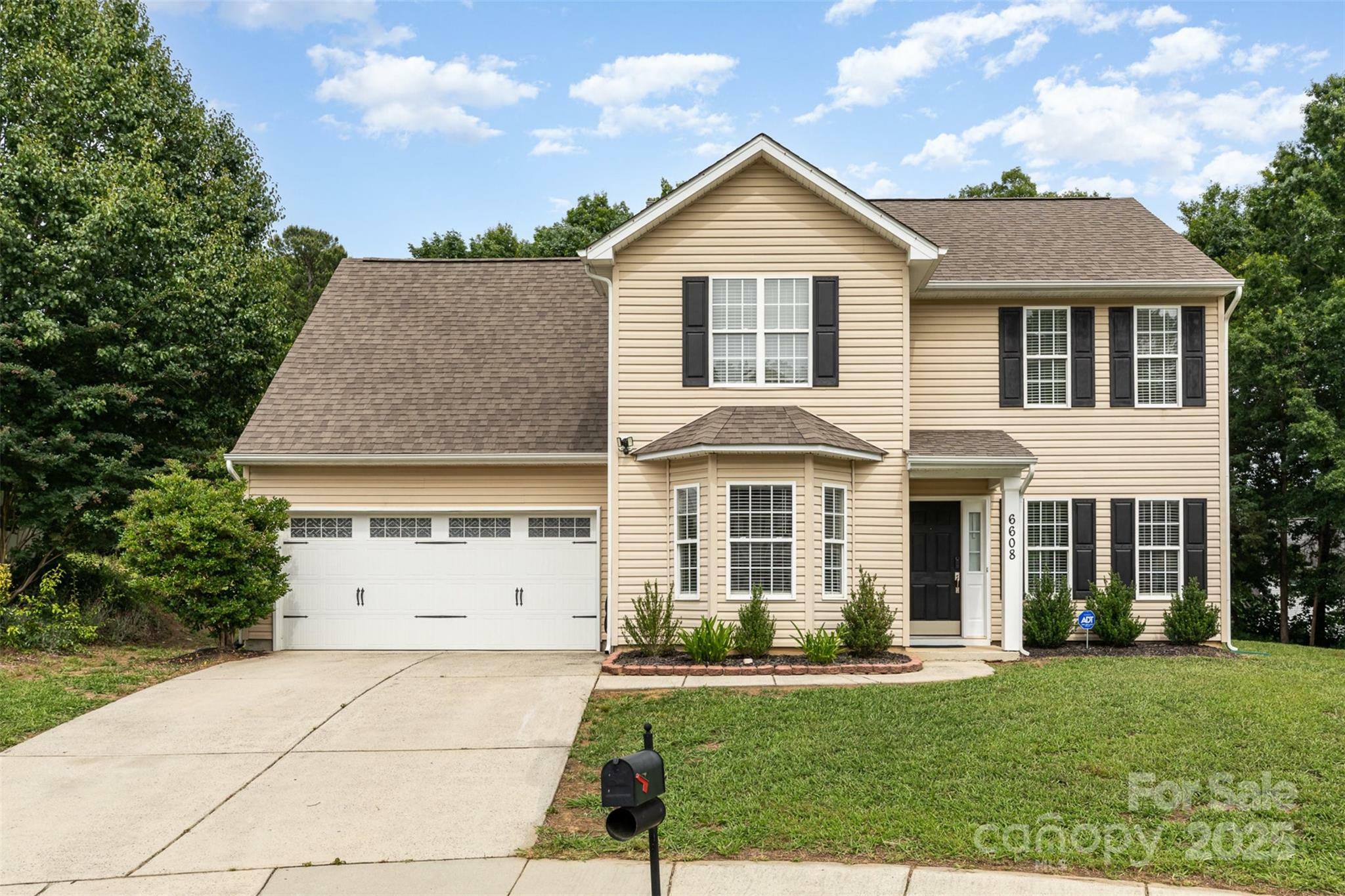 Property Photo: 6608 Pattonsburg Drive NC 28213