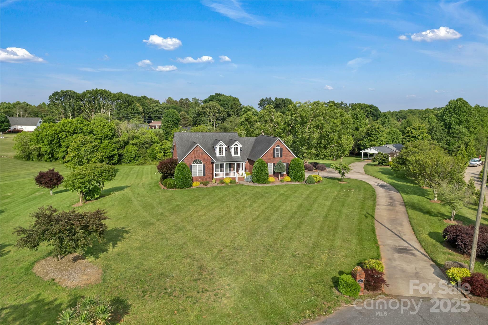 Property Photo: 814 Settlers Drive NC 28021