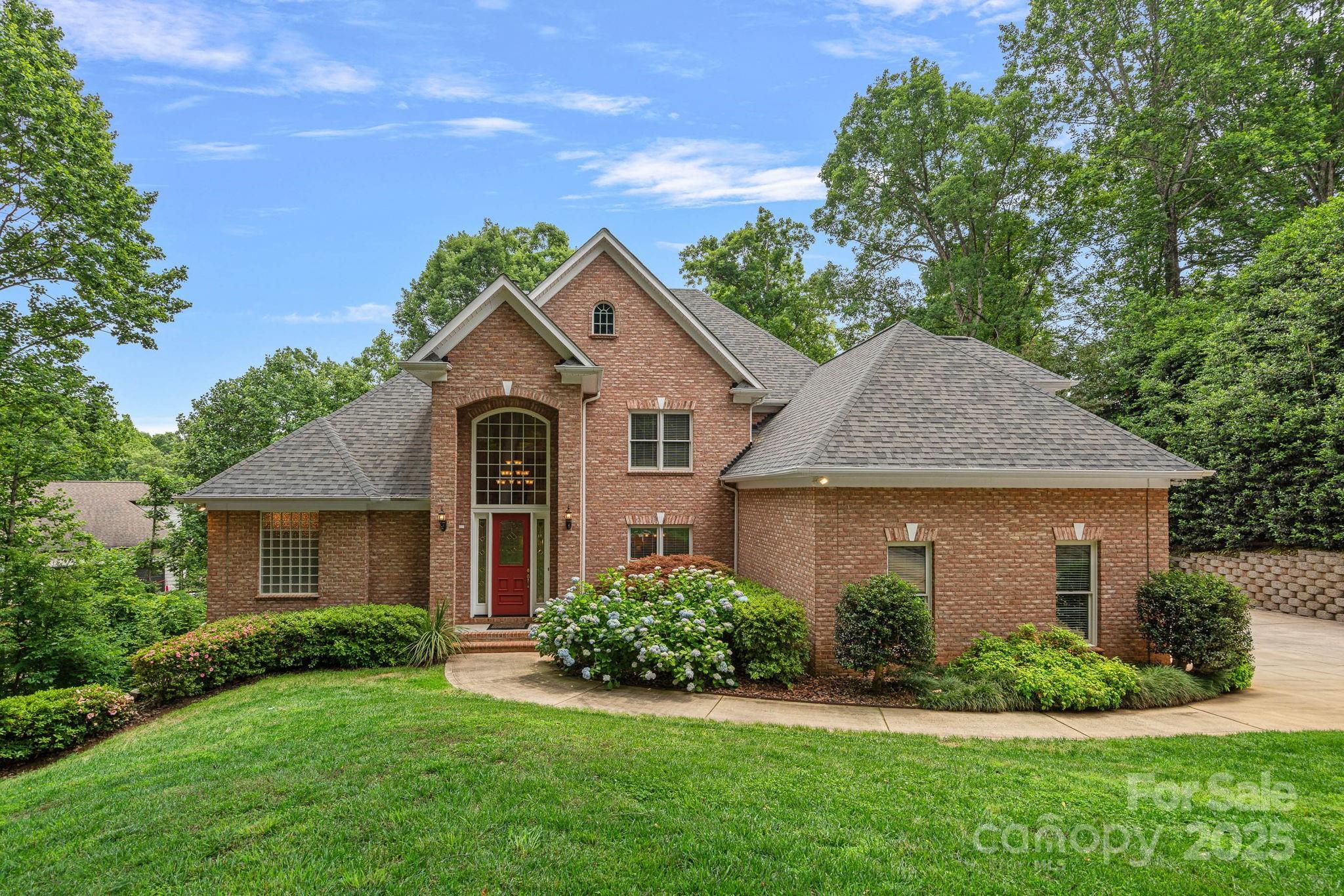 Property Photo: 166 Pinnacle Shores Drive NC 28117