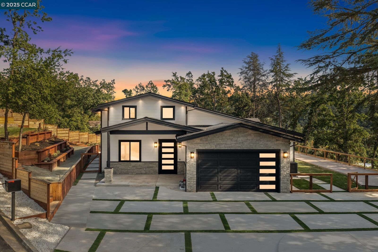 Property Photo: 17 Julianne Ct CA 94595
