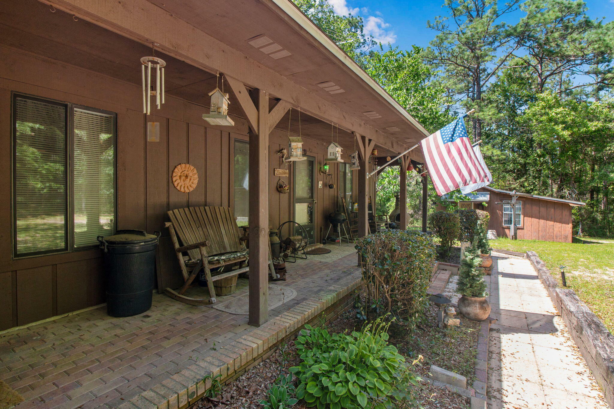 Property Photo: 2509 S Lakeview Drive FL 32536