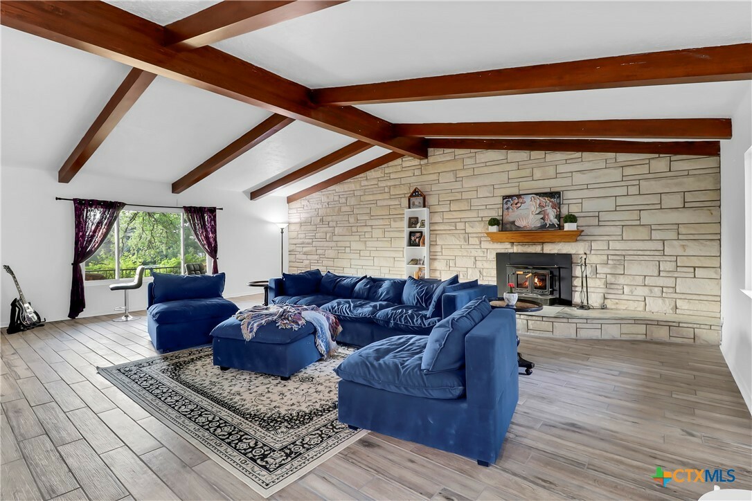 Property Photo: 122 W Sierra Circle TX 78666