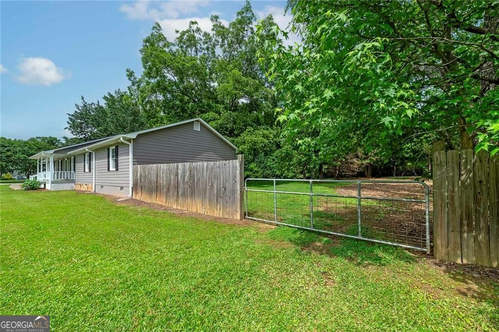 Property Photo: 1810 King Mill Road GA 30252