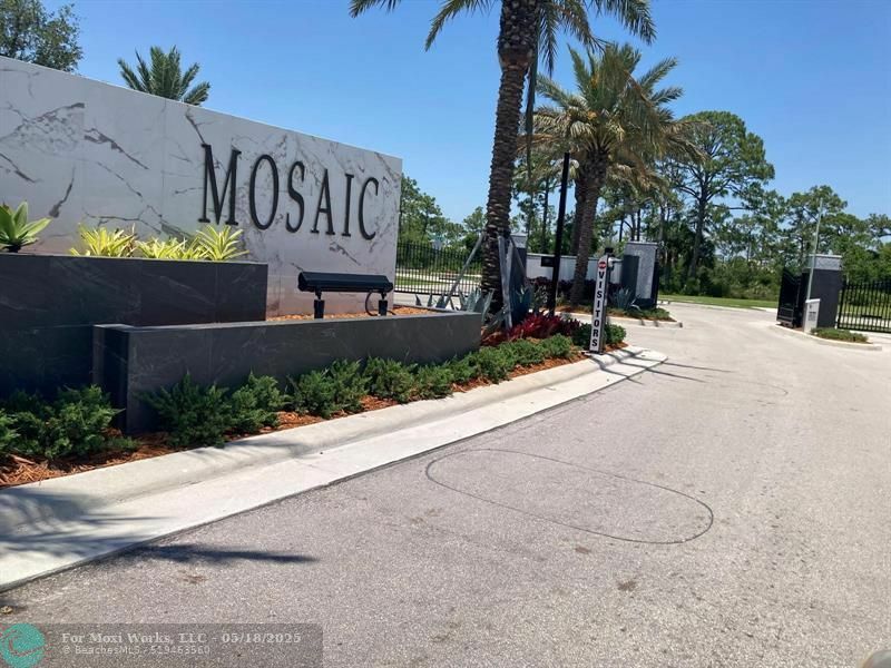 Property Photo: 2737 SE Ashfield Dr FL 34984
