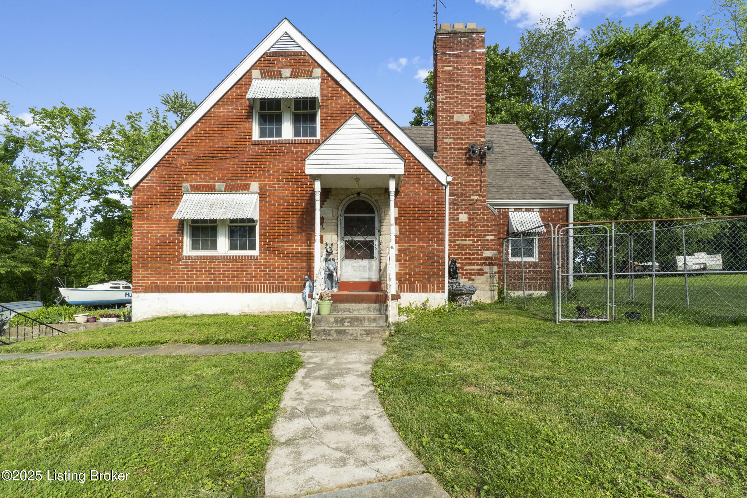 Property Photo: 104 St Michael Hill KY 40020