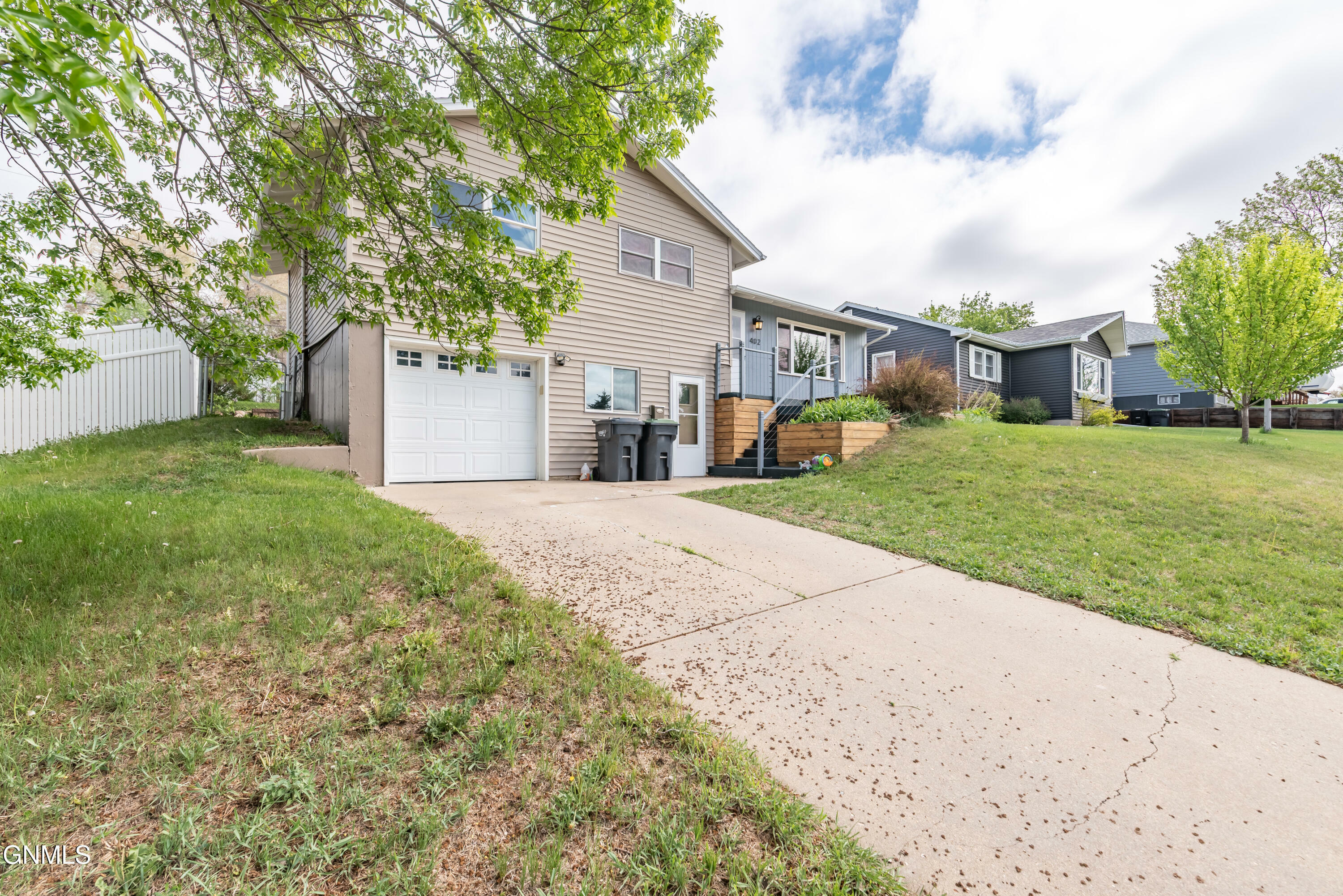 Property Photo: 402 Division Street NW ND 58554
