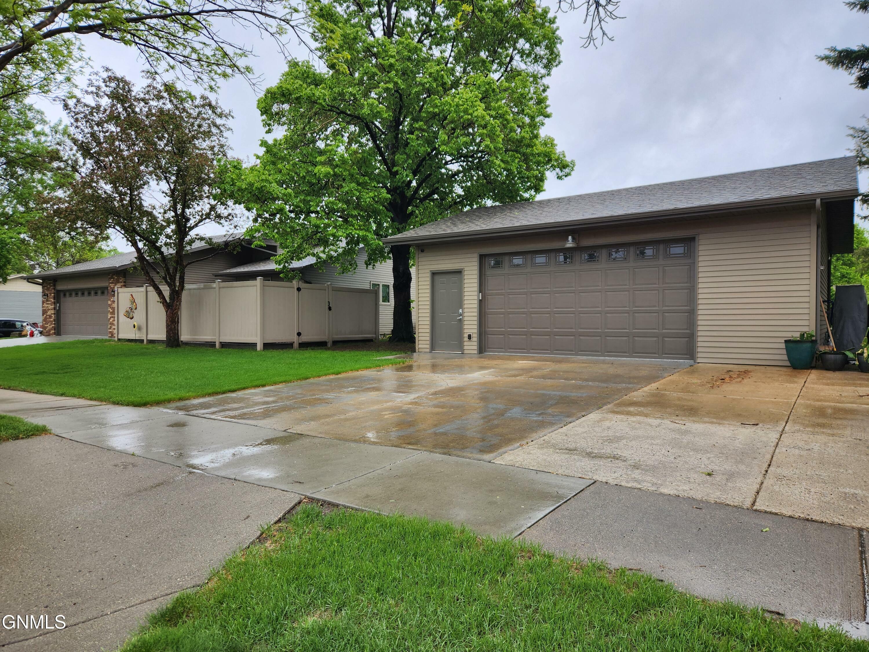 Property Photo: 121 Tucson Avenue ND 58504
