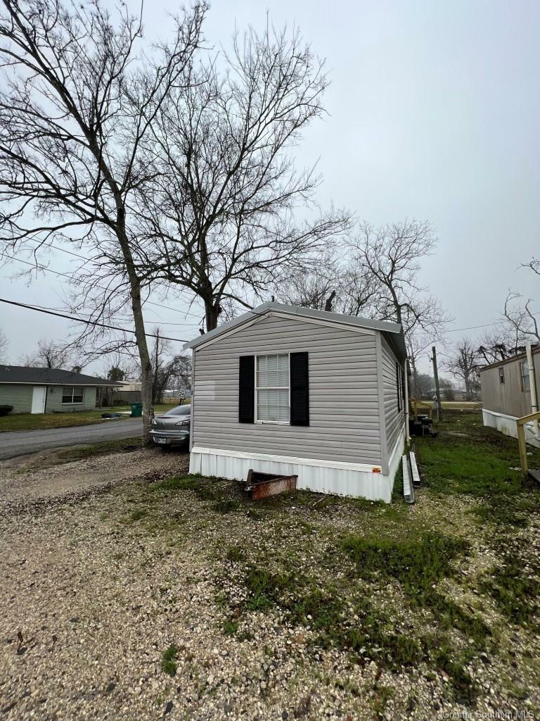 Property Photo: 1001 W Verdine Street LA 70663
