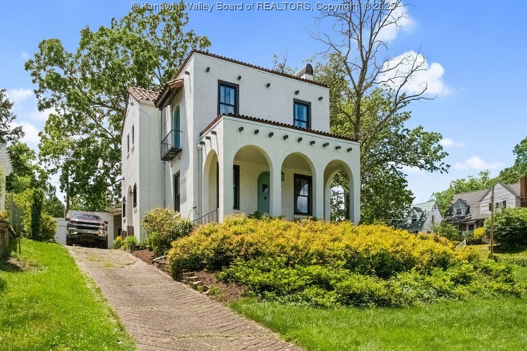 Property Photo: 606 Fort Hill Drive WV 25314
