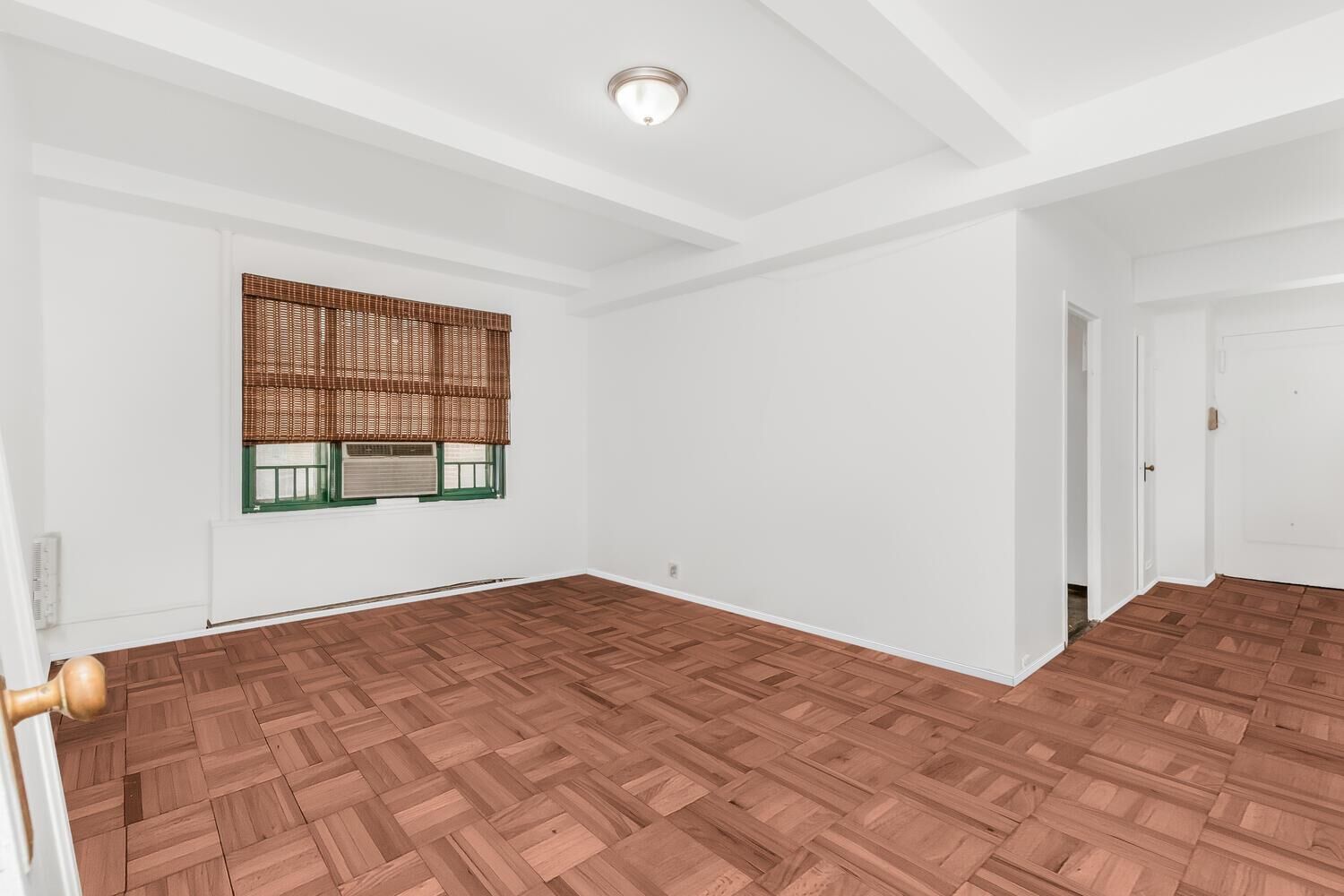 Property Photo: 1940 E Tremont Avenue 4H NY 10462