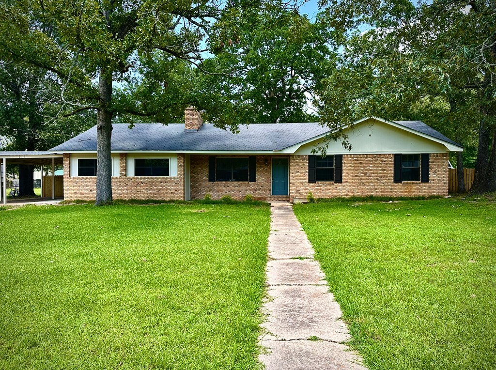 Property Photo: 213 Crosstimbers TX 75904