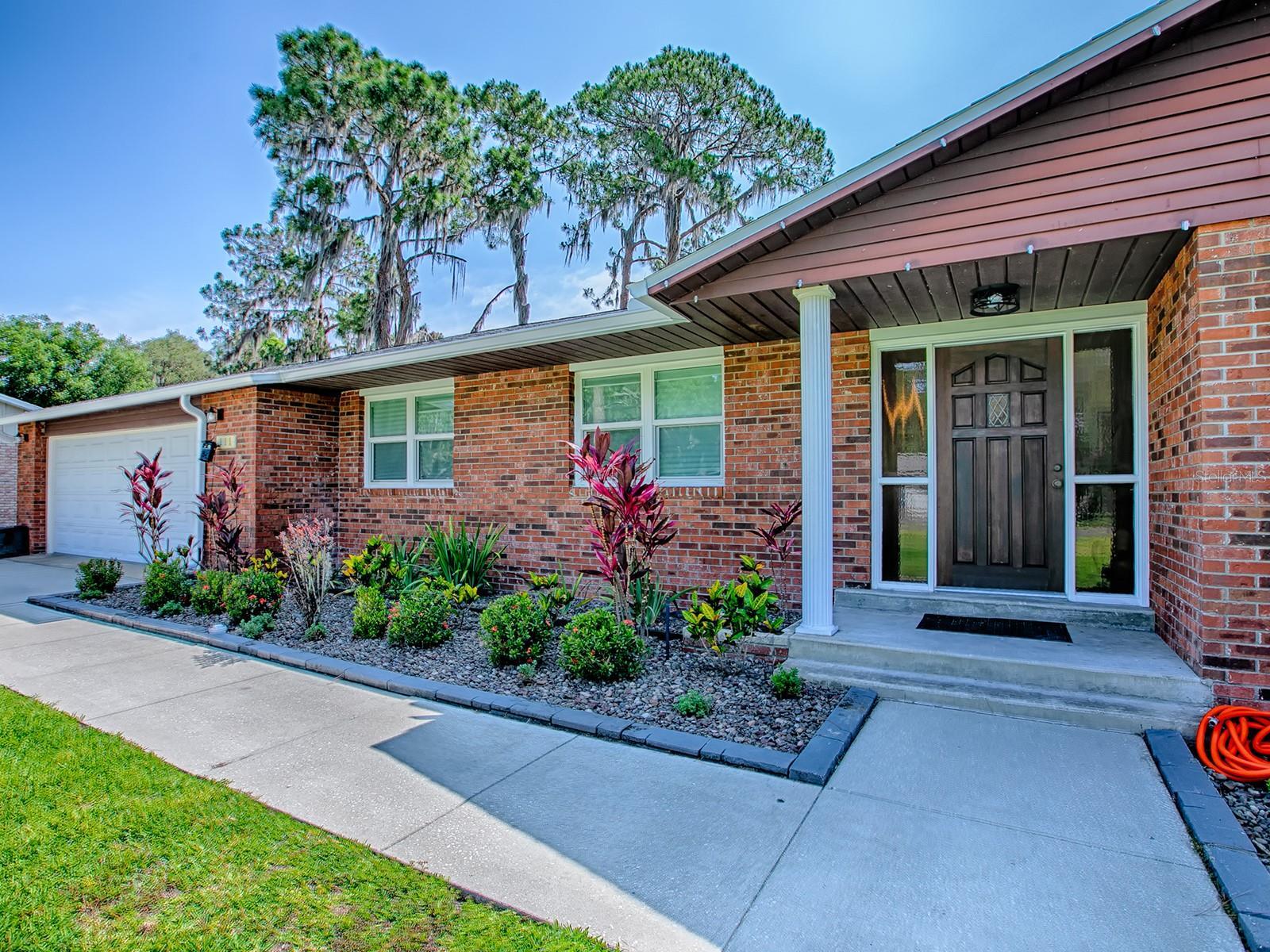 Property Photo: 111 Cardinal Lane FL 32726