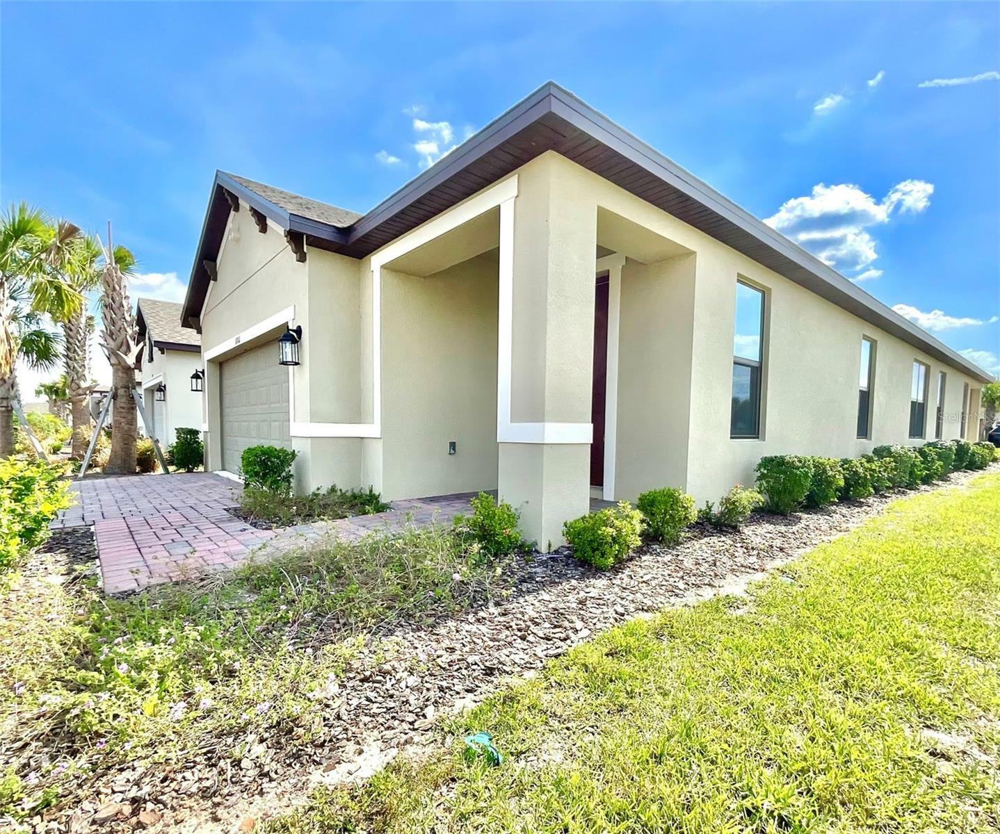 Property Photo: 1001 Umbria Drive FL 34759