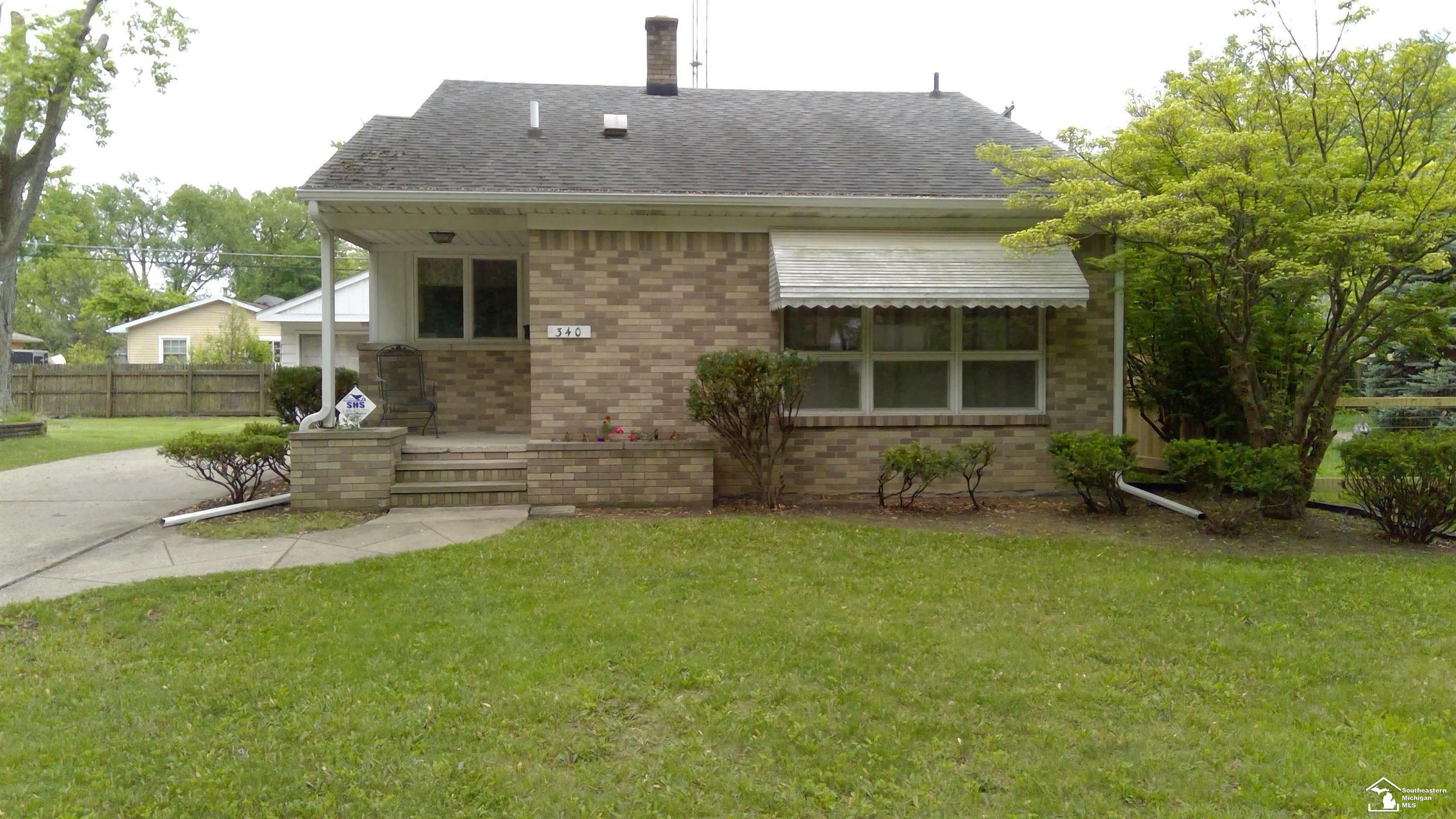 Property Photo:  340 Oakwood Street  MI 48162 