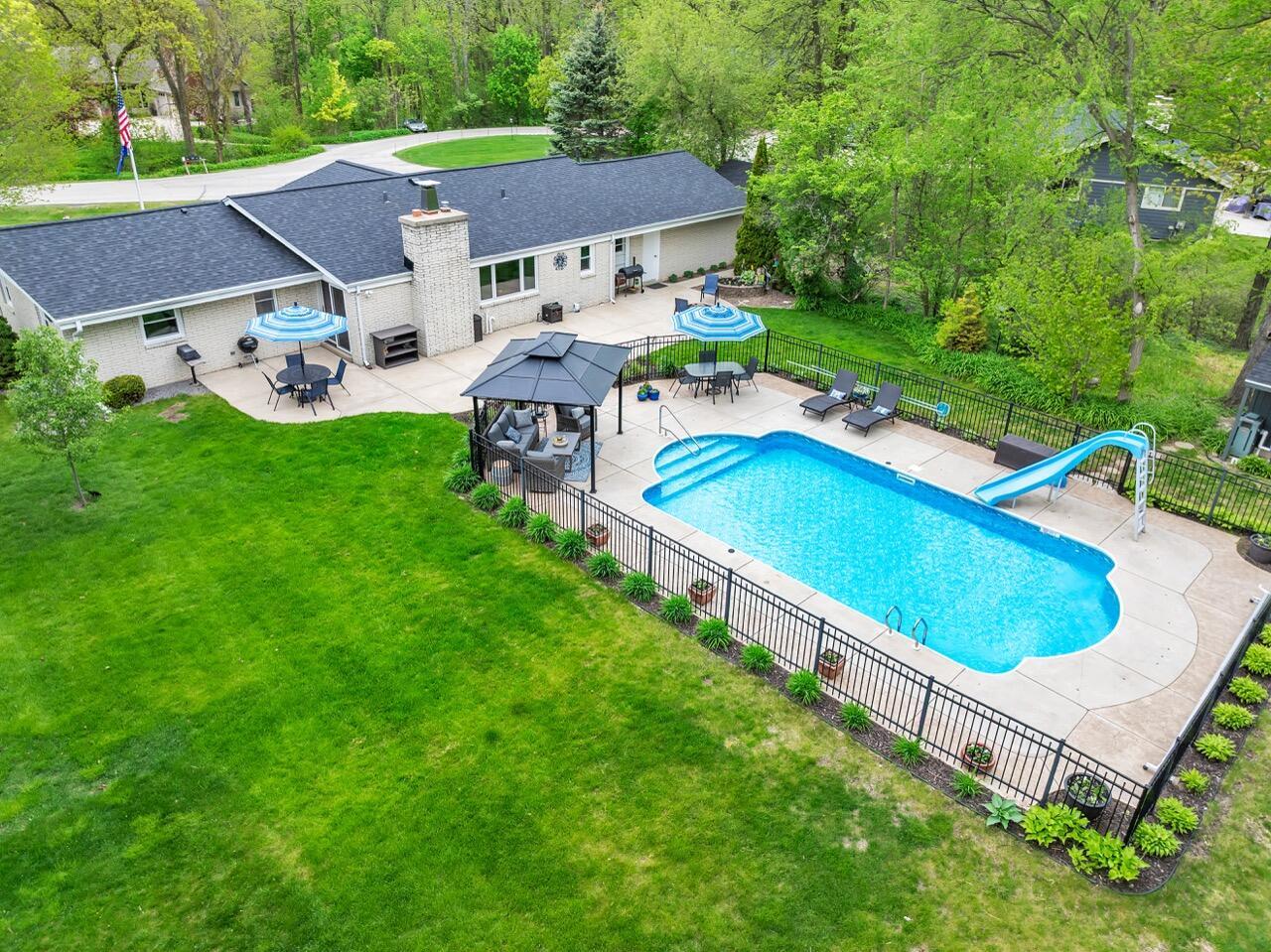 Property Photo: 4619 Stonebridge Dr WI 53404