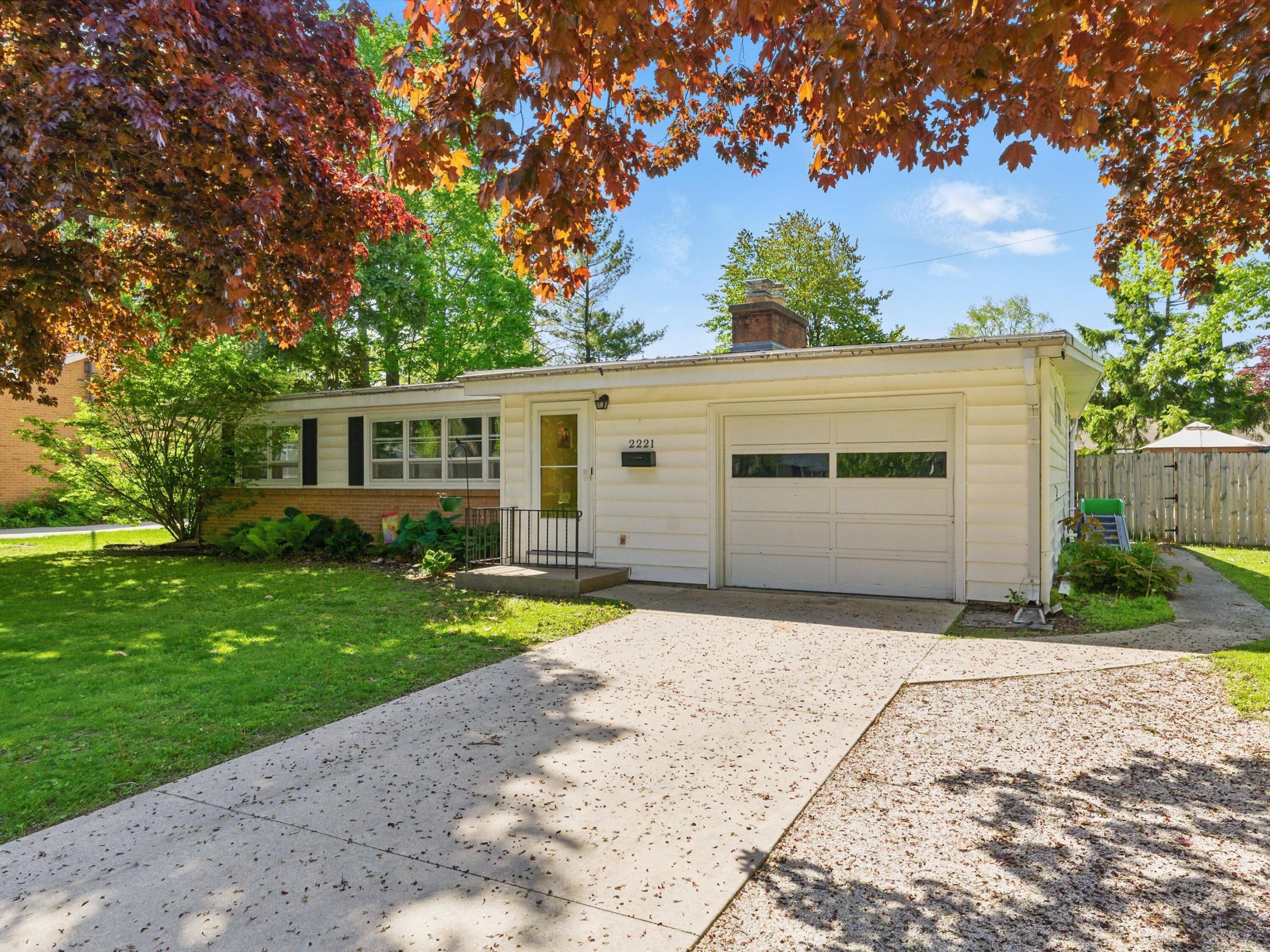 Property Photo:  2221 Rheaume Rd  WI 54220 