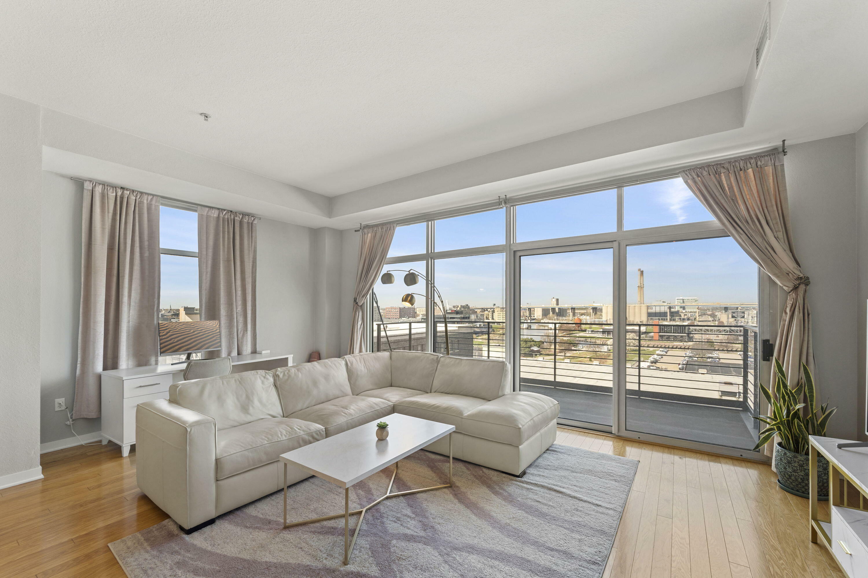 Property Photo: 106 W Seeboth St 821 WI 53204